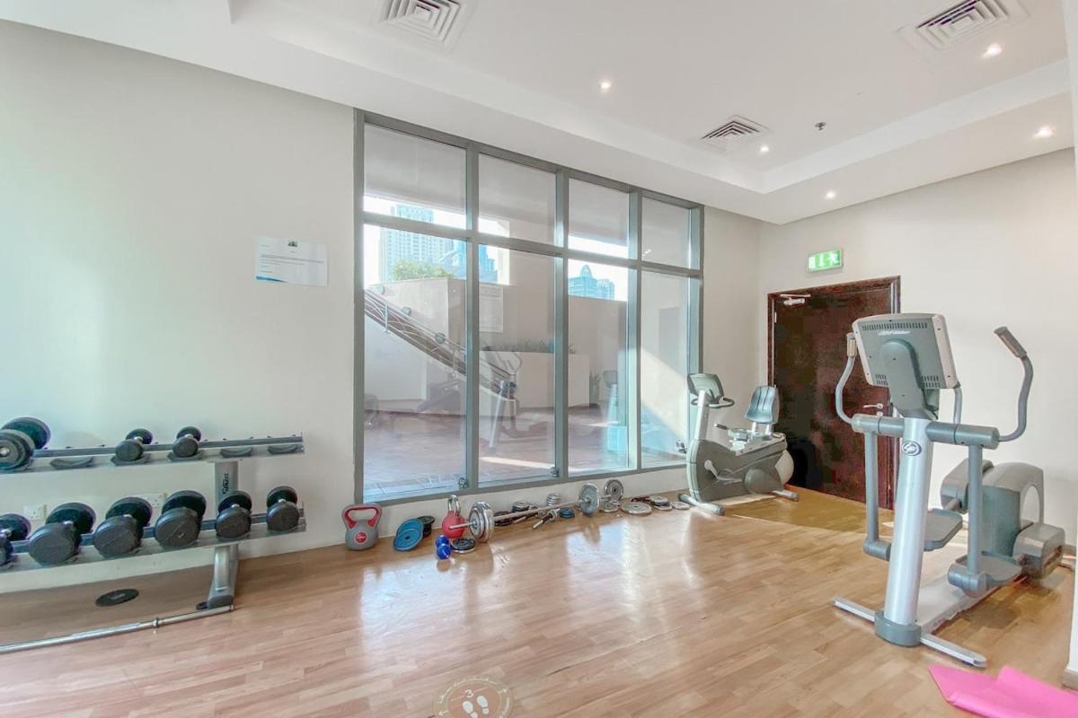 Classy 1-bedroom In Marina With Views! Holiday home